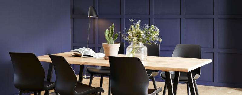 Curve plankebord med nemo spisebordsstole